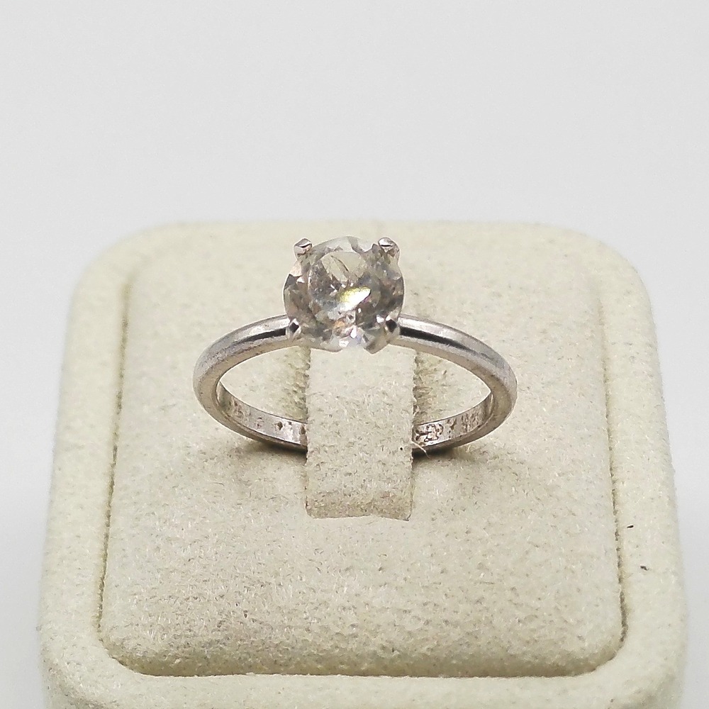 Uncas Silver Tone Round Cut Clear Stone Solitaire Ring Size 7